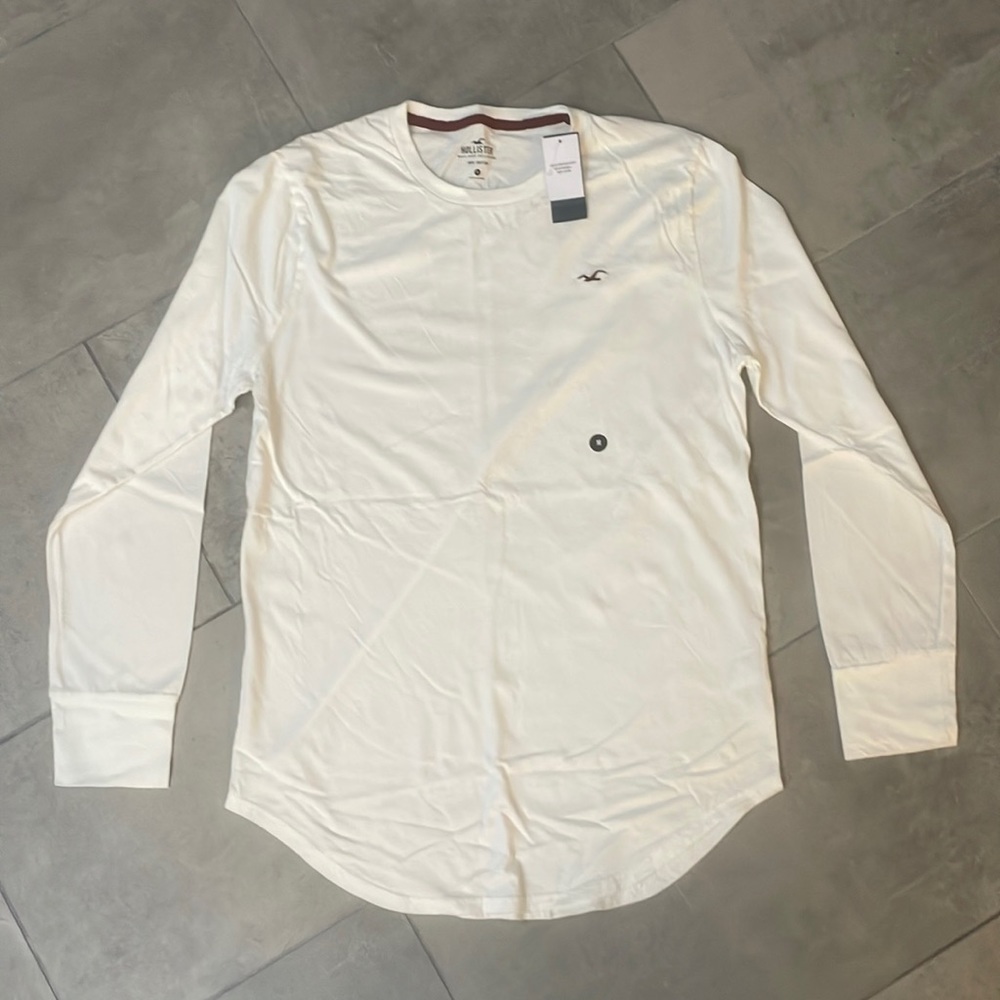 white hollister curved hem long sleeve tee